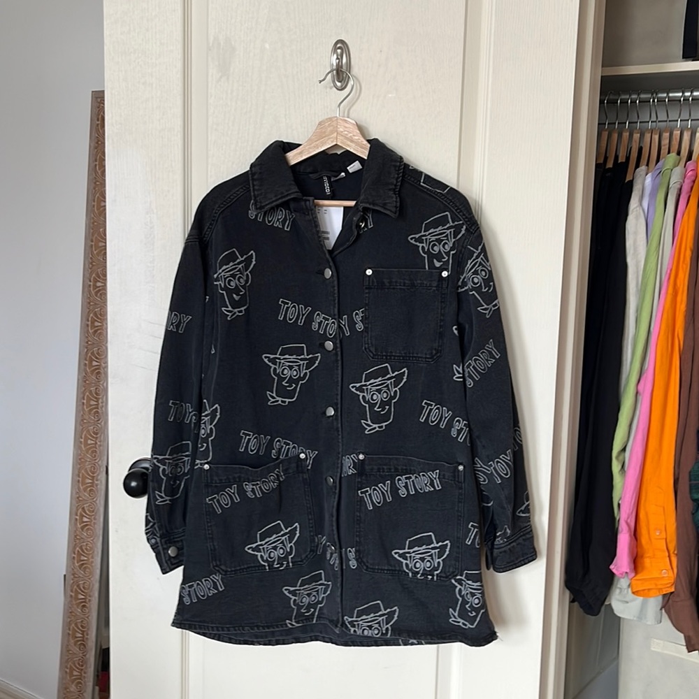BNWT H&M Toy Story black denim jacket in size XS, fits oversized